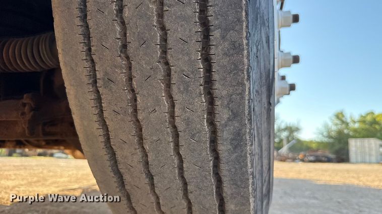 image for item EU3887 2005 Volvo VHD hydrovac truck