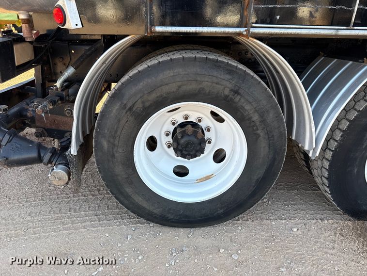 image for item EU3887 2005 Volvo VHD hydrovac truck