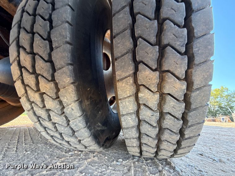 image for item EU3887 2005 Volvo VHD hydrovac truck