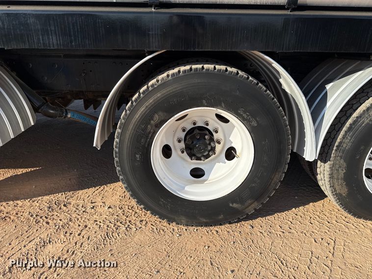 image for item EU3887 2005 Volvo VHD hydrovac truck