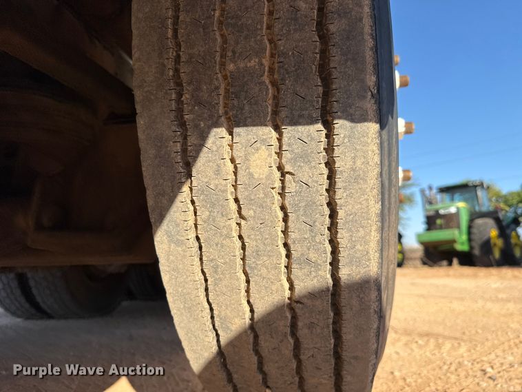 image for item EU3887 2005 Volvo VHD hydrovac truck