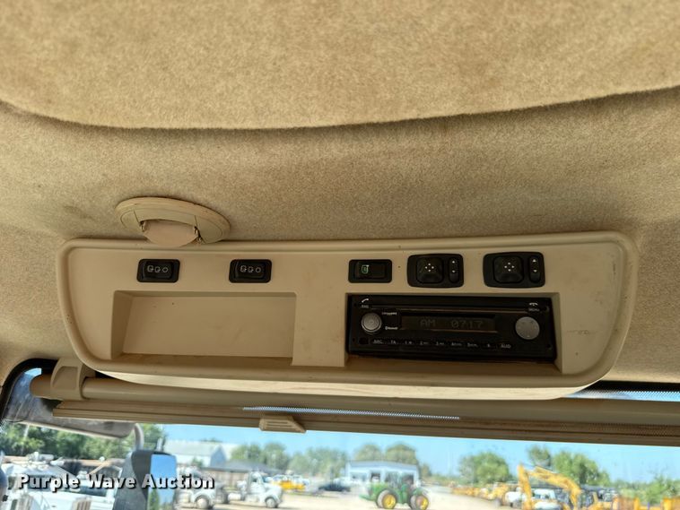 image for item EU3889 2019 John Deere 9570R Scraper Special 4WD tractor