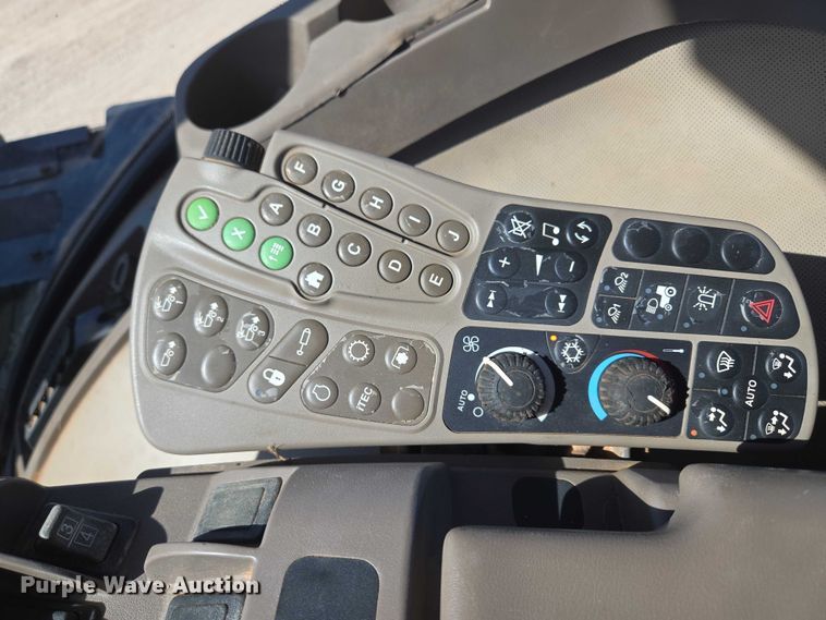 image for item EU3890 2014 John Deere 9560R Scraper Special Scraper Special 4WD tractor