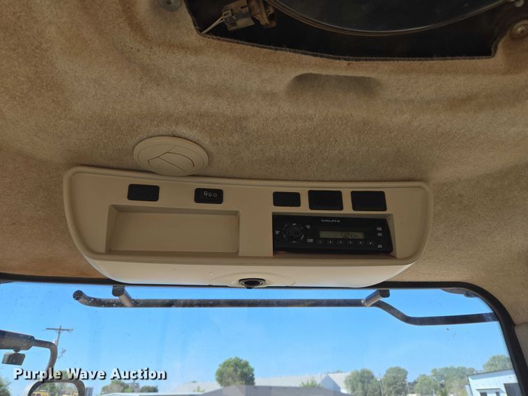 image for item EU3890 2014 John Deere 9560R Scraper Special Scraper Special 4WD tractor