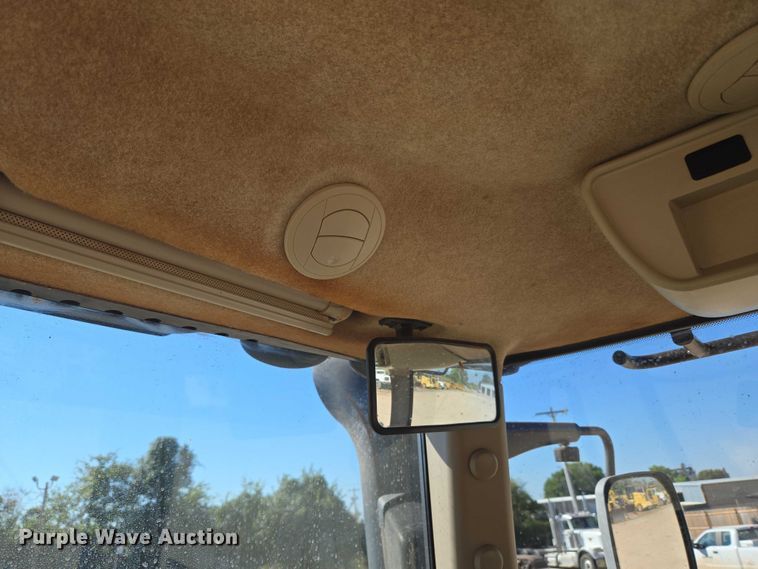 image for item EU3890 2014 John Deere 9560R Scraper Special Scraper Special 4WD tractor