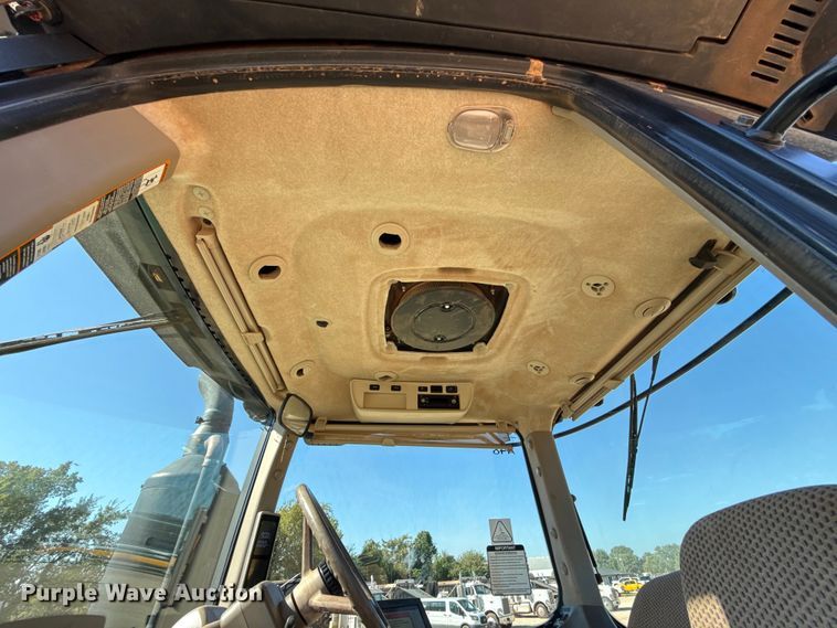 image for item EU3891 2018 John Deere 9570R Scraper Special 4WD tractor