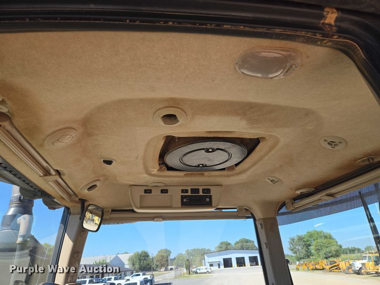 image for item EU3892 2018 John Deere 9570R Scraper Special 4WD tractor