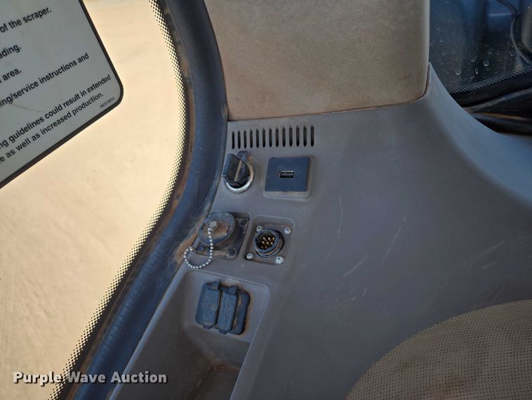 image for item EU3892 2018 John Deere 9570R Scraper Special 4WD tractor