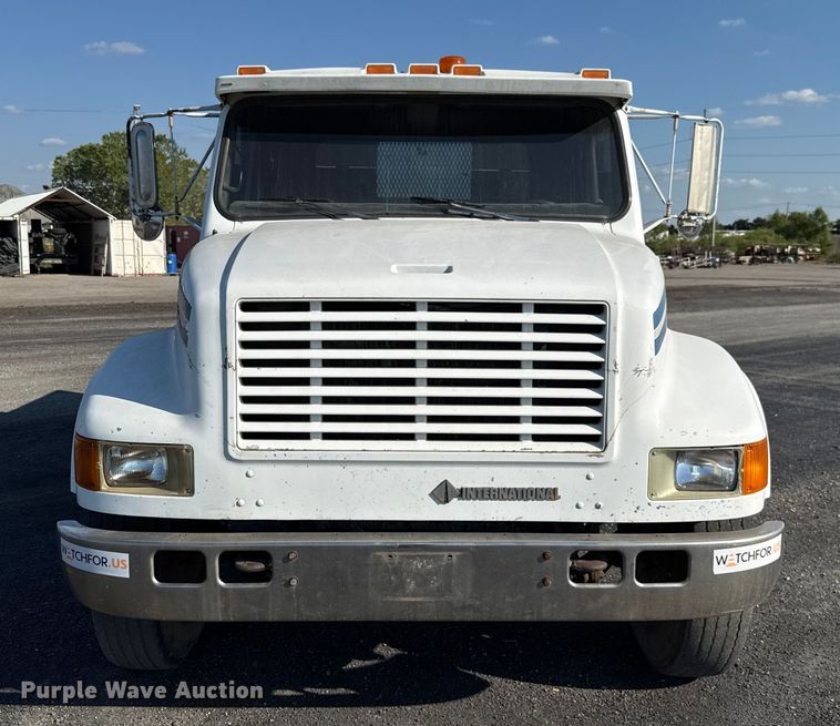 image for item EU5016 1990 International 4700  dump flatbed truck