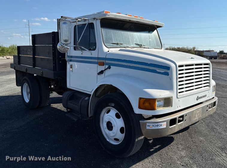 image for item EU5016 1990 International 4700  dump flatbed truck