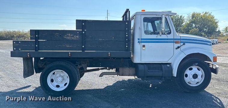 image for item EU5016 1990 International 4700  dump flatbed truck