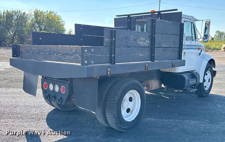 image for item EU5016 1990 International 4700  dump flatbed truck