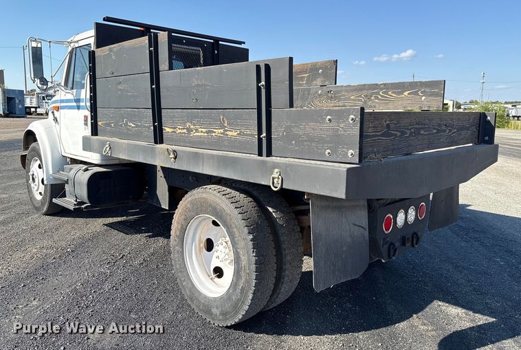 image for item EU5016 1990 International 4700  dump flatbed truck