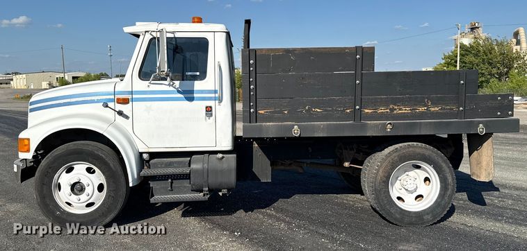 image for item EU5016 1990 International 4700  dump flatbed truck