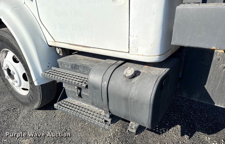 image for item EU5016 1990 International 4700  dump flatbed truck