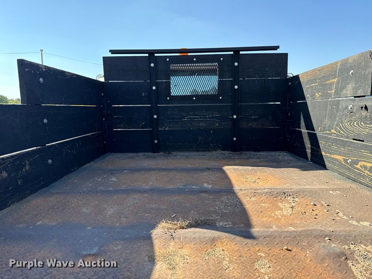 image for item EU5016 1990 International 4700  dump flatbed truck