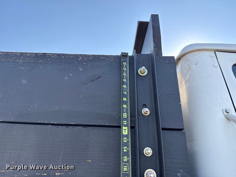 image for item EU5016 1990 International 4700  dump flatbed truck