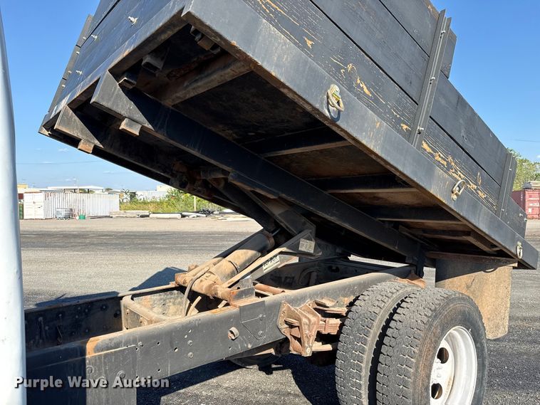 image for item EU5016 1990 International 4700  dump flatbed truck