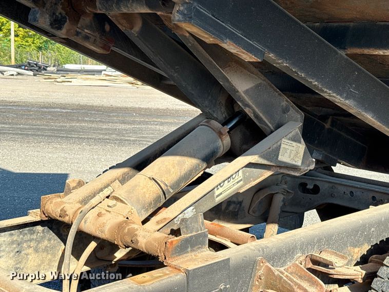 image for item EU5016 1990 International 4700  dump flatbed truck