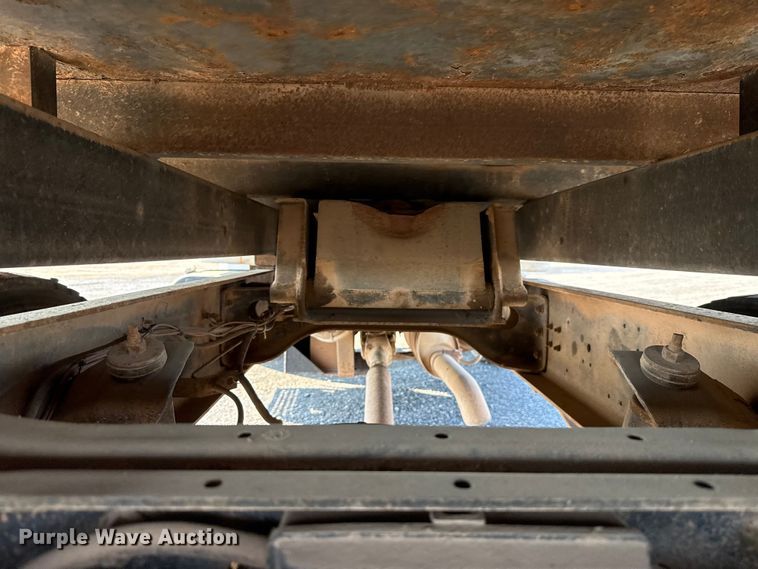 image for item EU5016 1990 International 4700  dump flatbed truck