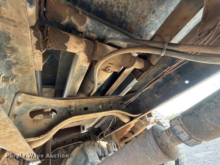 image for item EU5016 1990 International 4700  dump flatbed truck