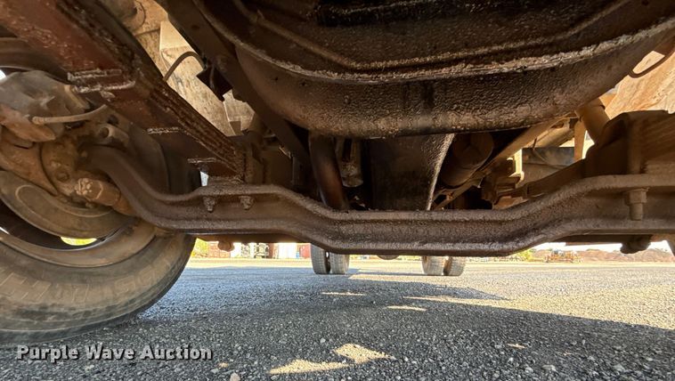 image for item EU5016 1990 International 4700  dump flatbed truck