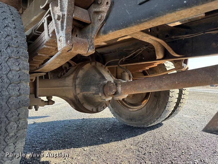 image for item EU5016 1990 International 4700  dump flatbed truck