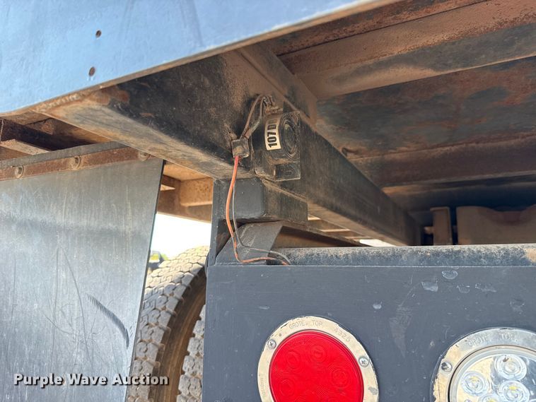 image for item EU5016 1990 International 4700  dump flatbed truck