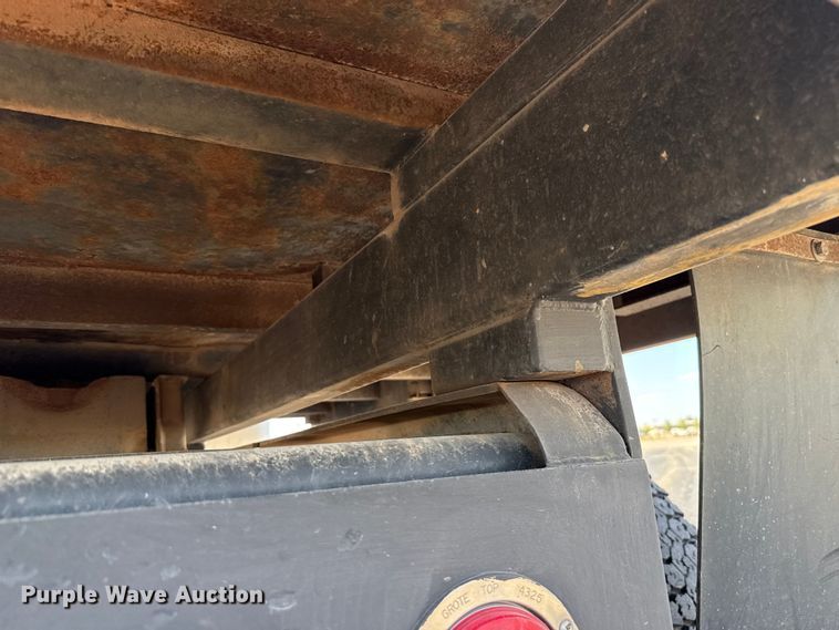 image for item EU5016 1990 International 4700  dump flatbed truck