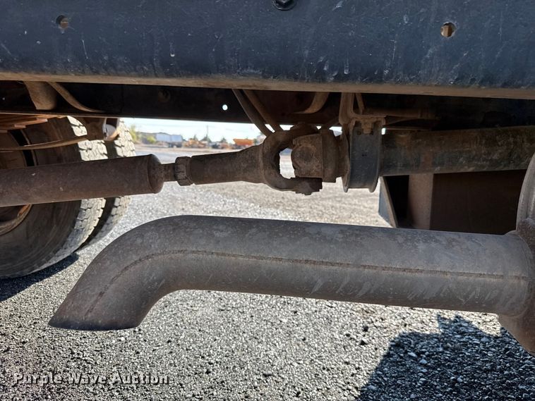 image for item EU5016 1990 International 4700  dump flatbed truck