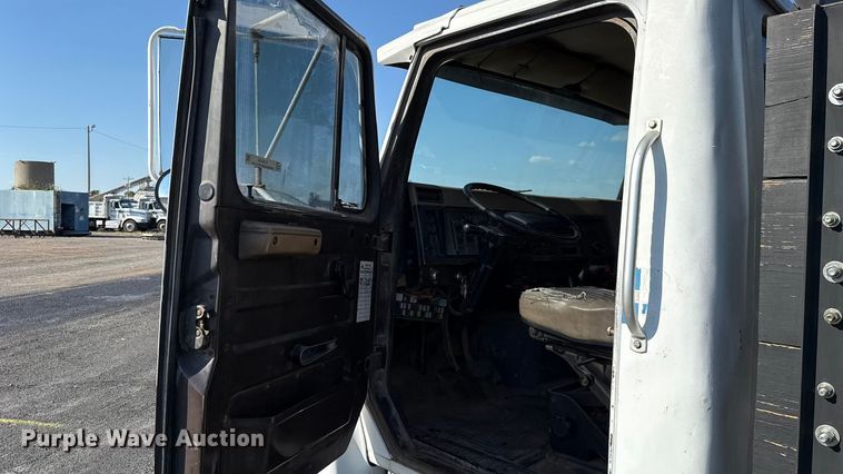 image for item EU5016 1990 International 4700  dump flatbed truck