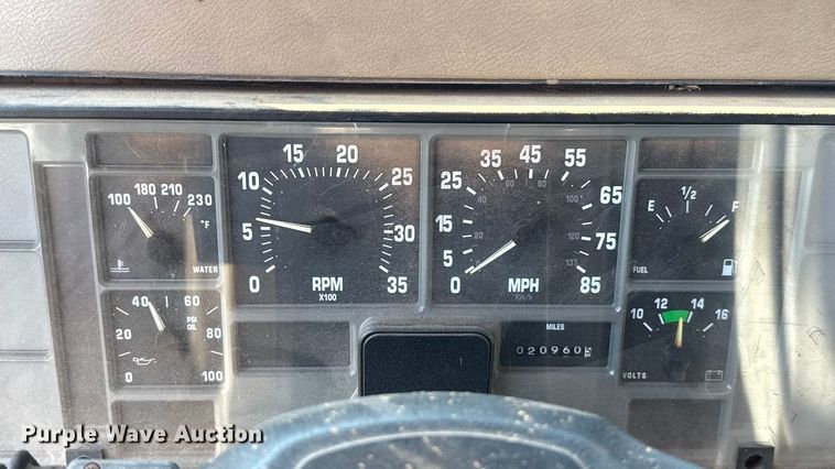 image for item EU5016 1990 International 4700  dump flatbed truck