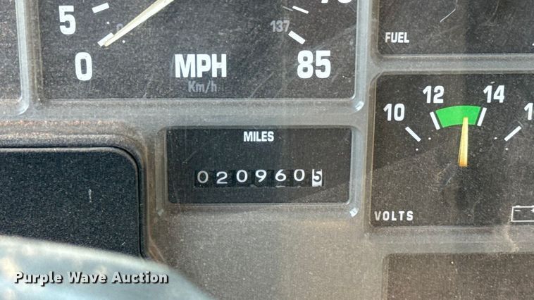 image for item EU5016 1990 International 4700  dump flatbed truck