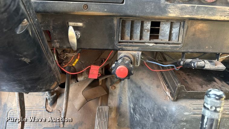 image for item EU5016 1990 International 4700  dump flatbed truck