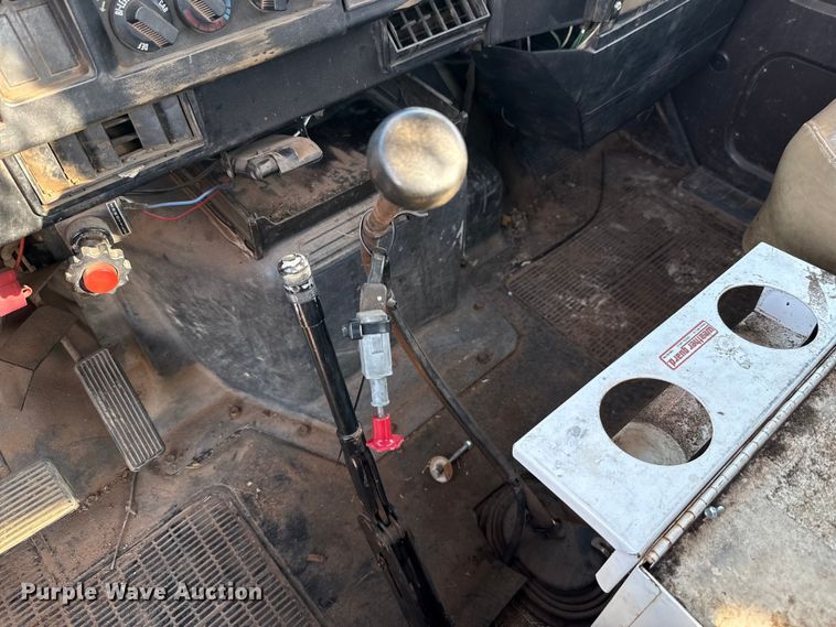 image for item EU5016 1990 International 4700  dump flatbed truck