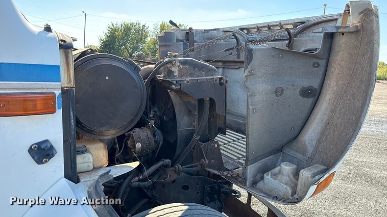 image for item EU5016 1990 International 4700  dump flatbed truck