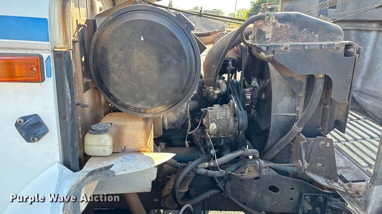 image for item EU5016 1990 International 4700  dump flatbed truck