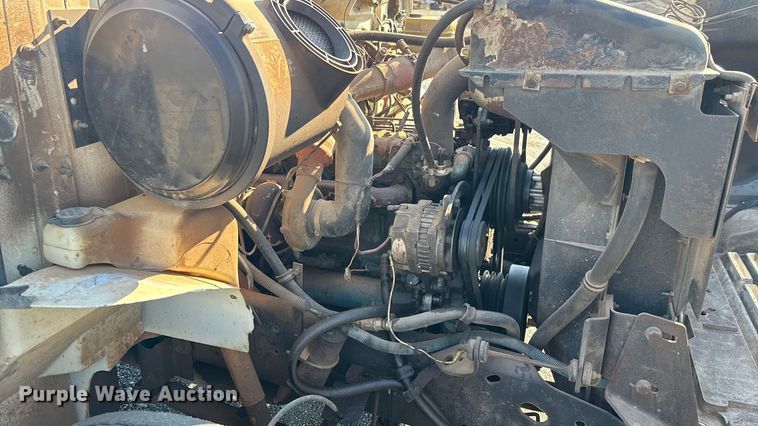 image for item EU5016 1990 International 4700  dump flatbed truck