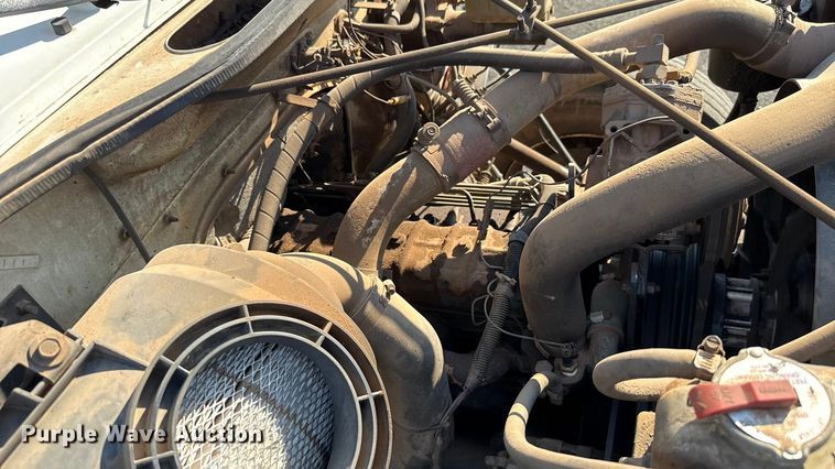 image for item EU5016 1990 International 4700  dump flatbed truck