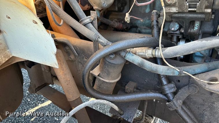 image for item EU5016 1990 International 4700  dump flatbed truck