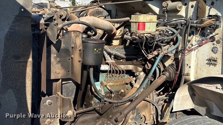 image for item EU5016 1990 International 4700  dump flatbed truck