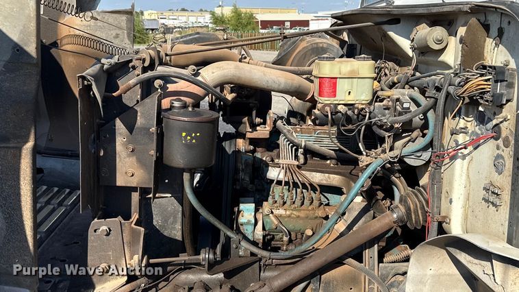 image for item EU5016 1990 International 4700  dump flatbed truck