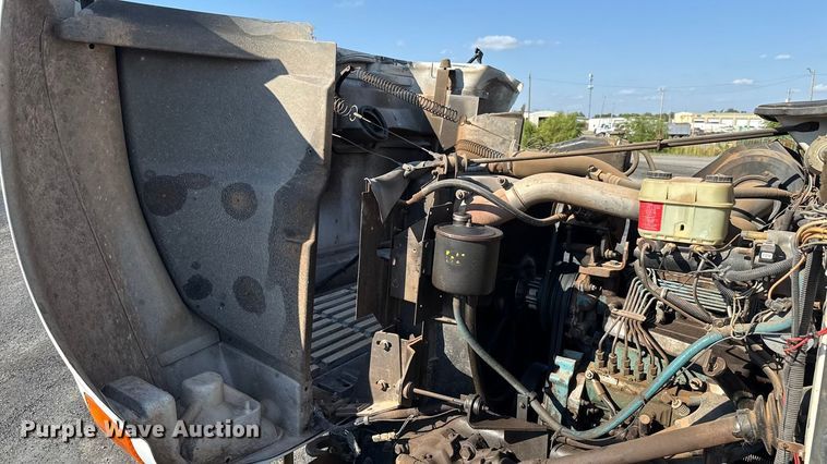 image for item EU5016 1990 International 4700  dump flatbed truck