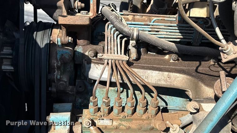 image for item EU5016 1990 International 4700  dump flatbed truck