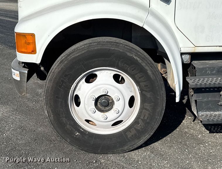 image for item EU5016 1990 International 4700  dump flatbed truck