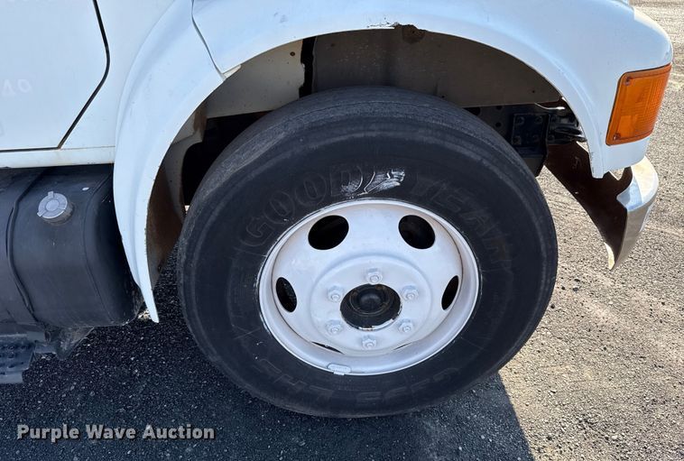 image for item EU5016 1990 International 4700  dump flatbed truck