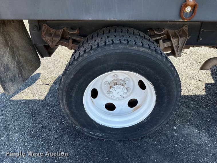 image for item EU5016 1990 International 4700  dump flatbed truck