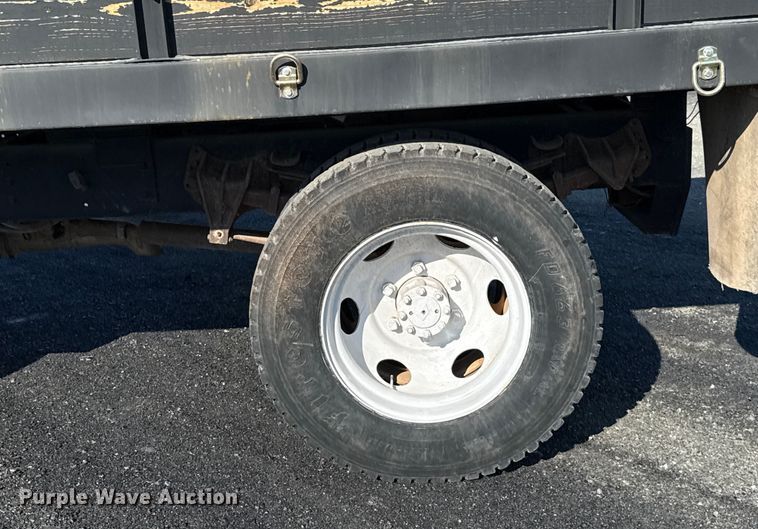 image for item EU5016 1990 International 4700  dump flatbed truck