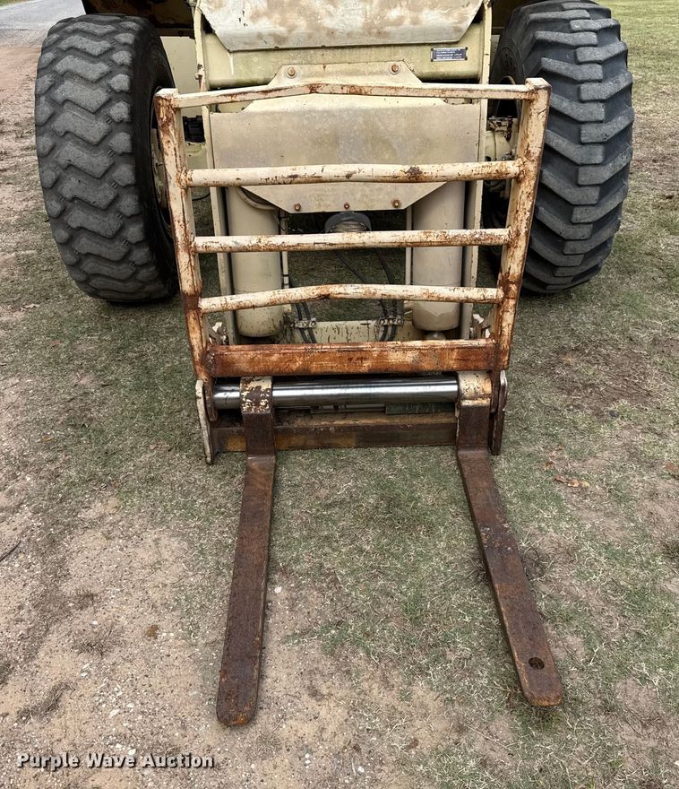 image for item EU5051 1990 Skytrak 6000M telehandler