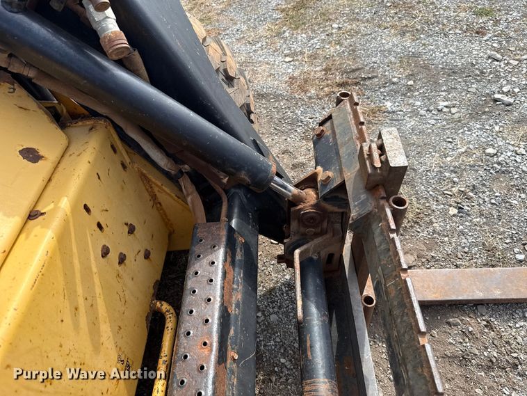 image for item EU5054 1997 New Holland LX865 skid steer loader